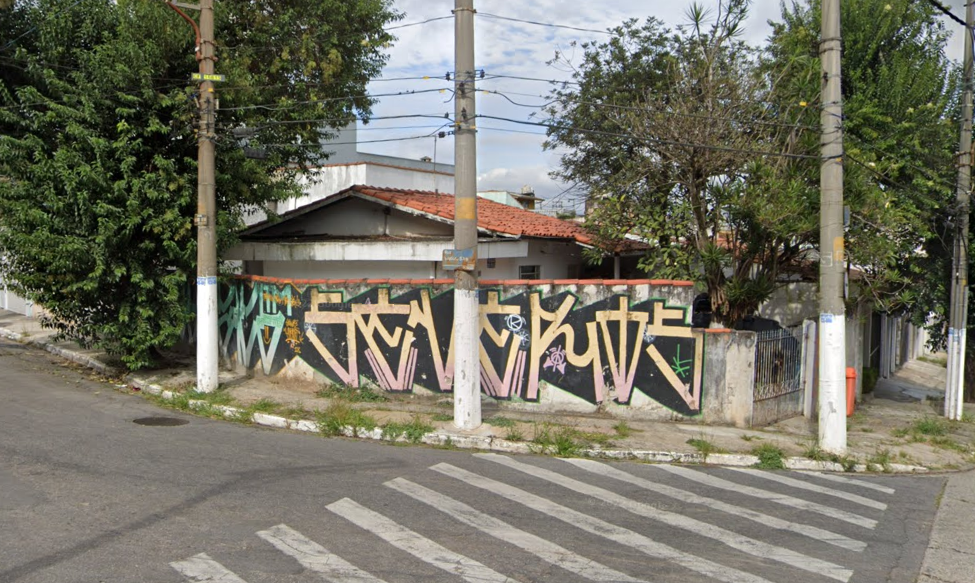 Casa térrea a venda, Av São Paulo ótima localização  imóvel de esquina oferece excelente potencial para uso comercial devido à visibilidade e acesso f